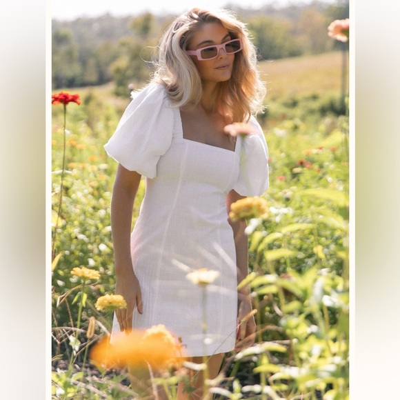SNDYS. Dresses & Skirts - SNDYS White Puff-Sleeve Mini Dress - Classic Summer Style